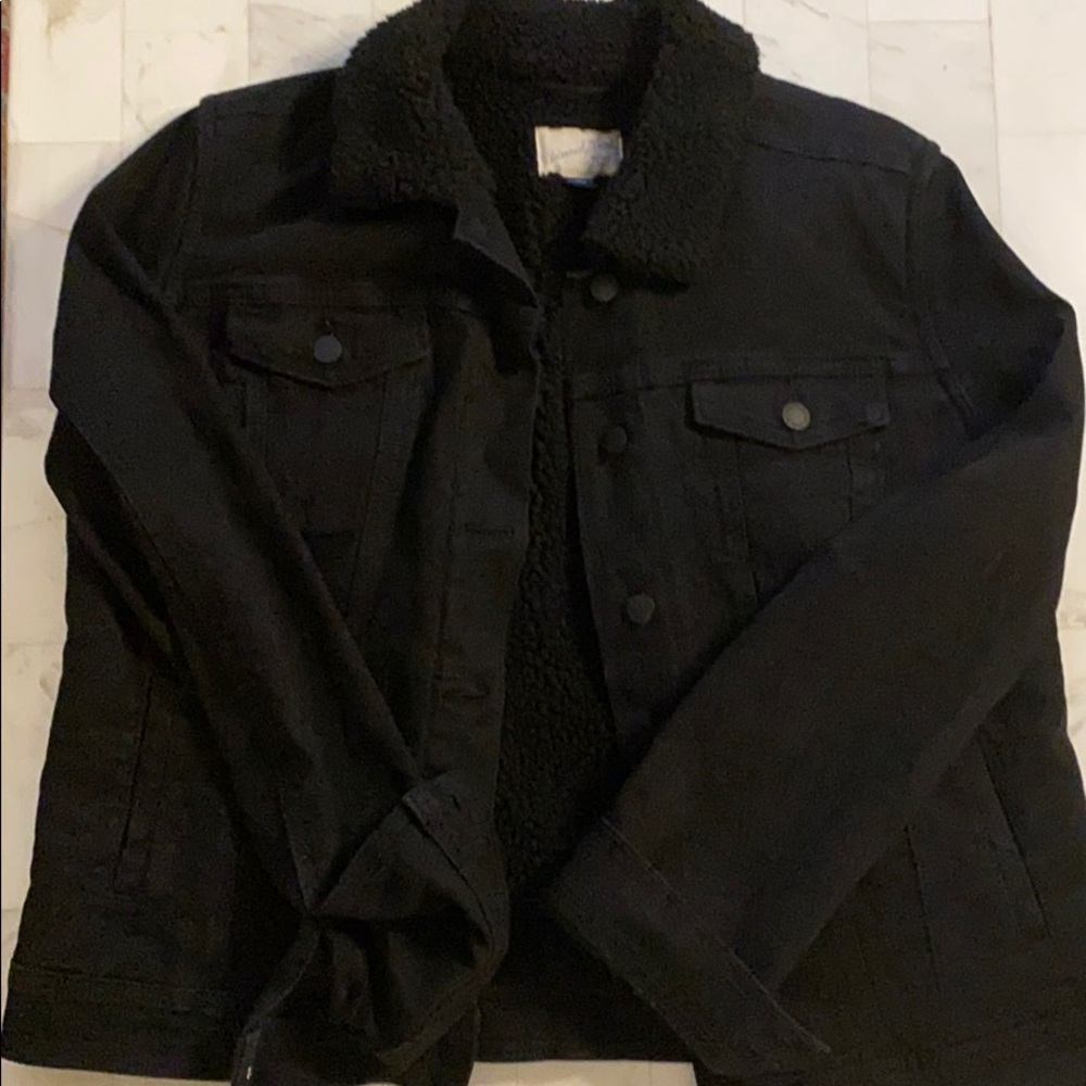 Size L universal thread Sherpa lined jean jacket